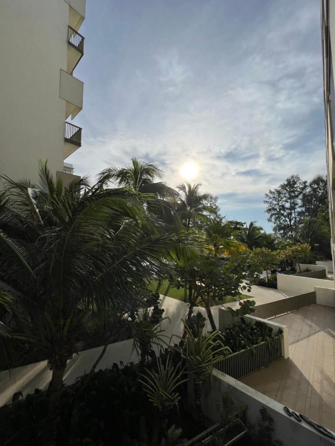 By The Sea Beachfront Designer Suites Penang - Managed By Art Of Tree Batu Ferringhi Exterior photo